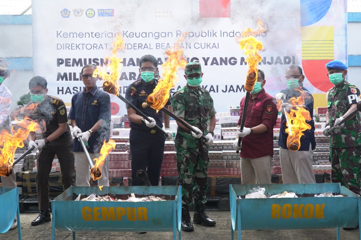 Illegal Goods Worth Rp3.5 Billion Destroyed by Jambi Customs