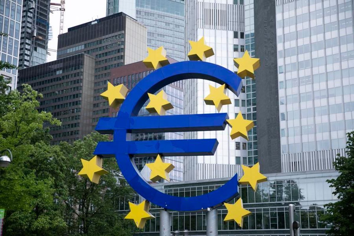 ECB Official Says Middle East Crisis Weighs on Eurozone Growth