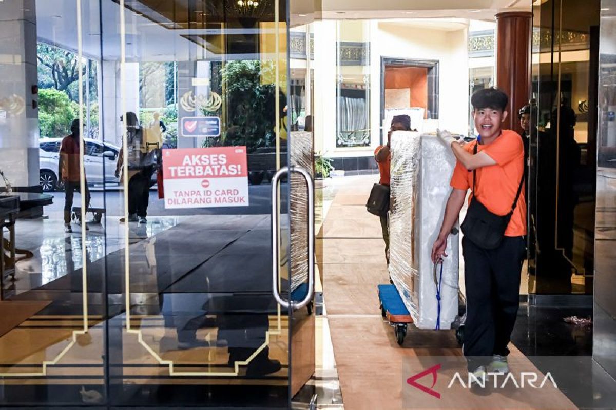 PPKGBK Clears Hotel Sultan Assets Ahead of Building Demolition