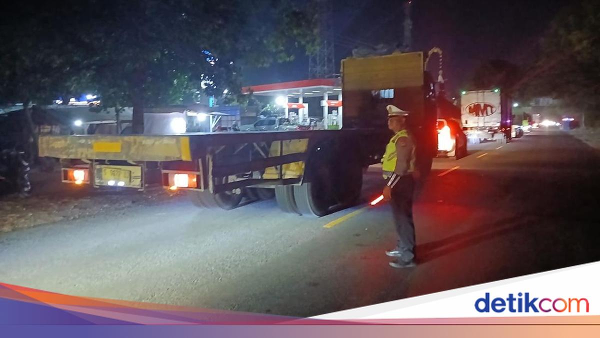 High Waves Cause 2.6 km Traffic Queue at Gilimanuk Port