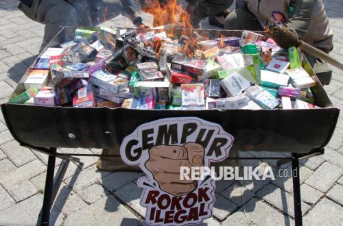 Millions of Illegal Cigarettes Worth Rp13 Billion Destroyed in Sidoarjo