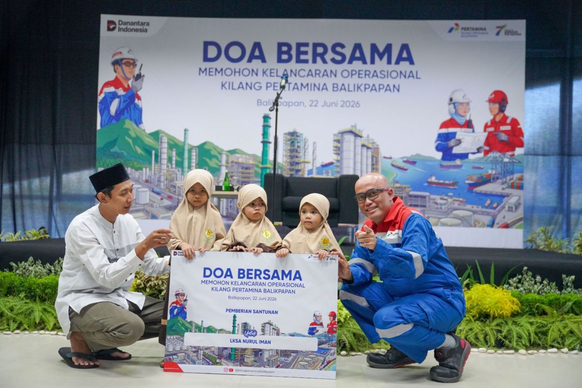IDR 127 Million in Aid Distributed to Vulnerable Communities Near Balikpapan Refinery