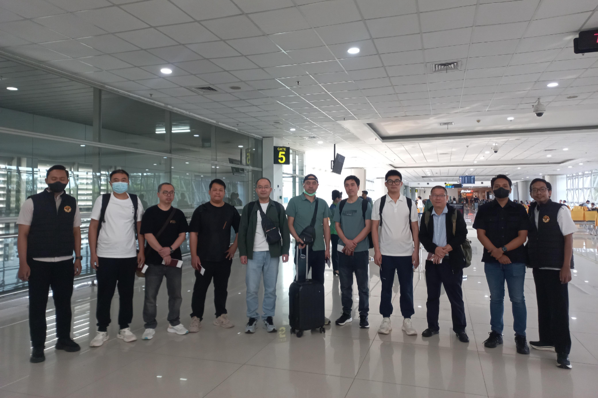 Surabaya Immigration Deports 8 Chinese Nationals for Illegal Work