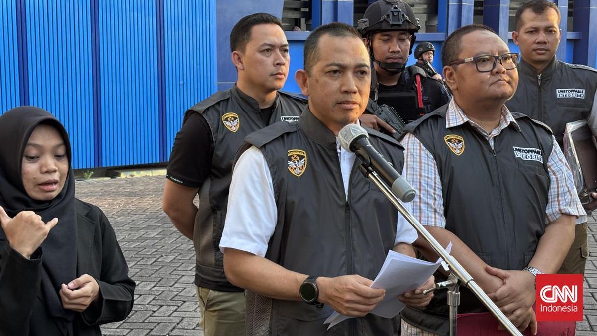 30 Juanda Customs Officers Questioned in Illegal Used Mobile Phone Import Case