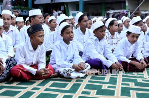 Coordinating Minister AHY Affirms Santri's Right to Study in Peace and Dignity