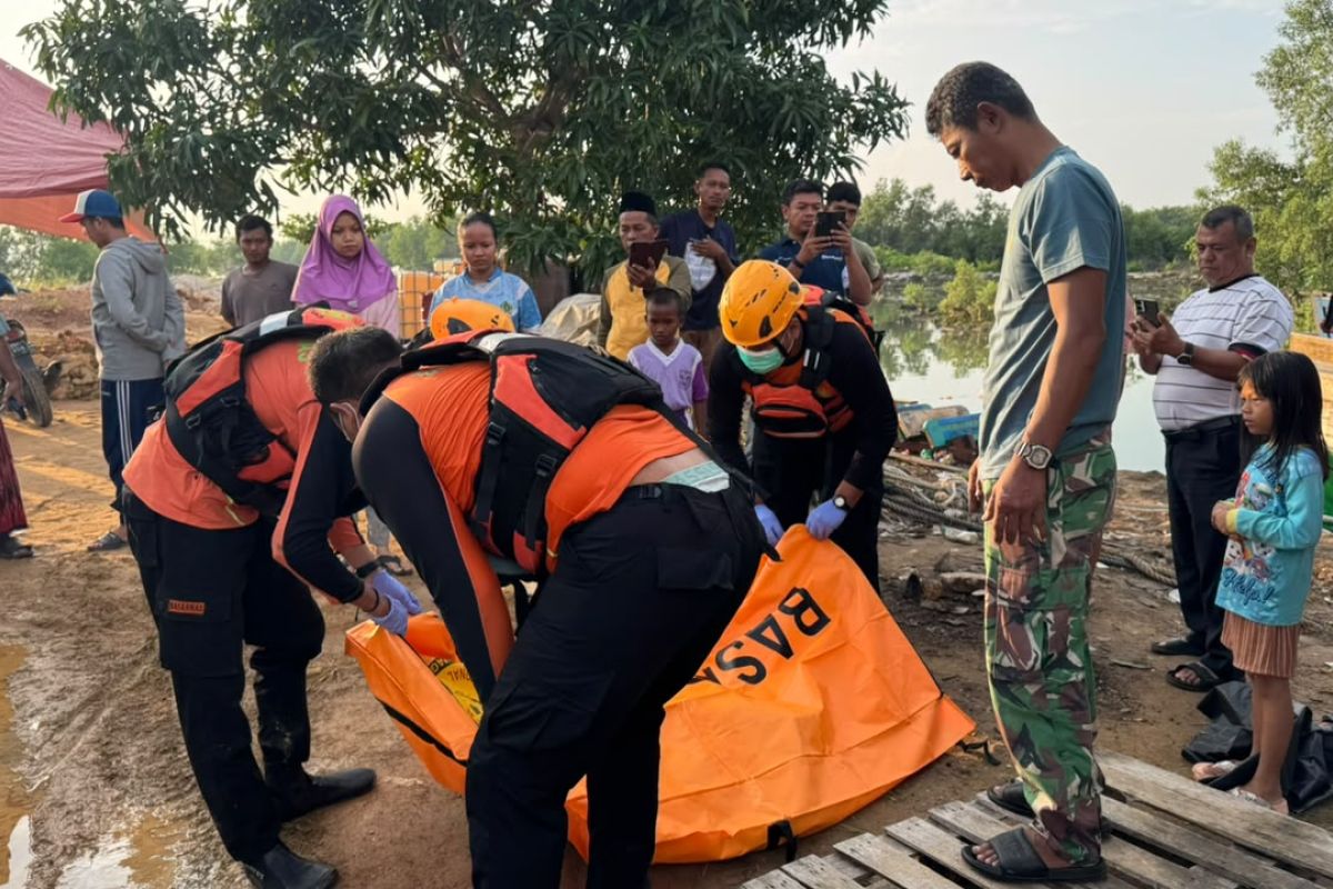 SAR team finds toddler swept away by culvert during rain in Batam