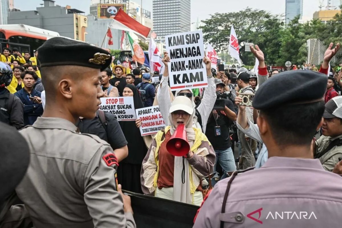 Observer Says Paid Demonstrations Can Damage Democracy