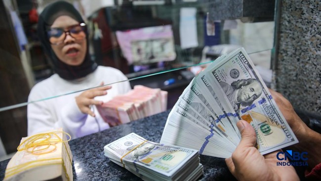 OJK Stress Tests Banks at Rp18,000 per Dollar, Here Are the Results