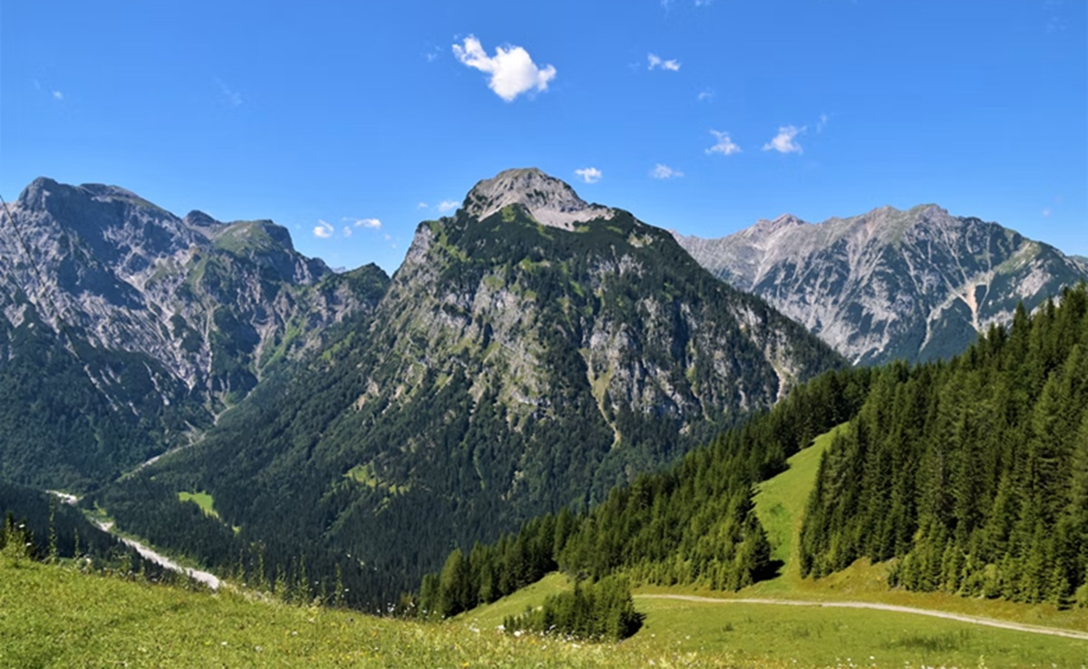Clean Energy Treasure! Study Reveals World's Mountain Ranges Store Natural Hydrogen Gas Reserves