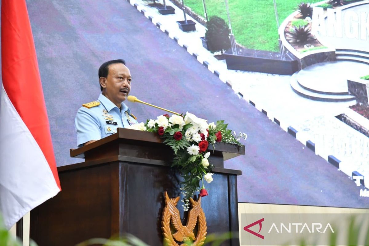 Deputy Air Force Chief Urges AAU Graduates to Advance TNI AU Organisation