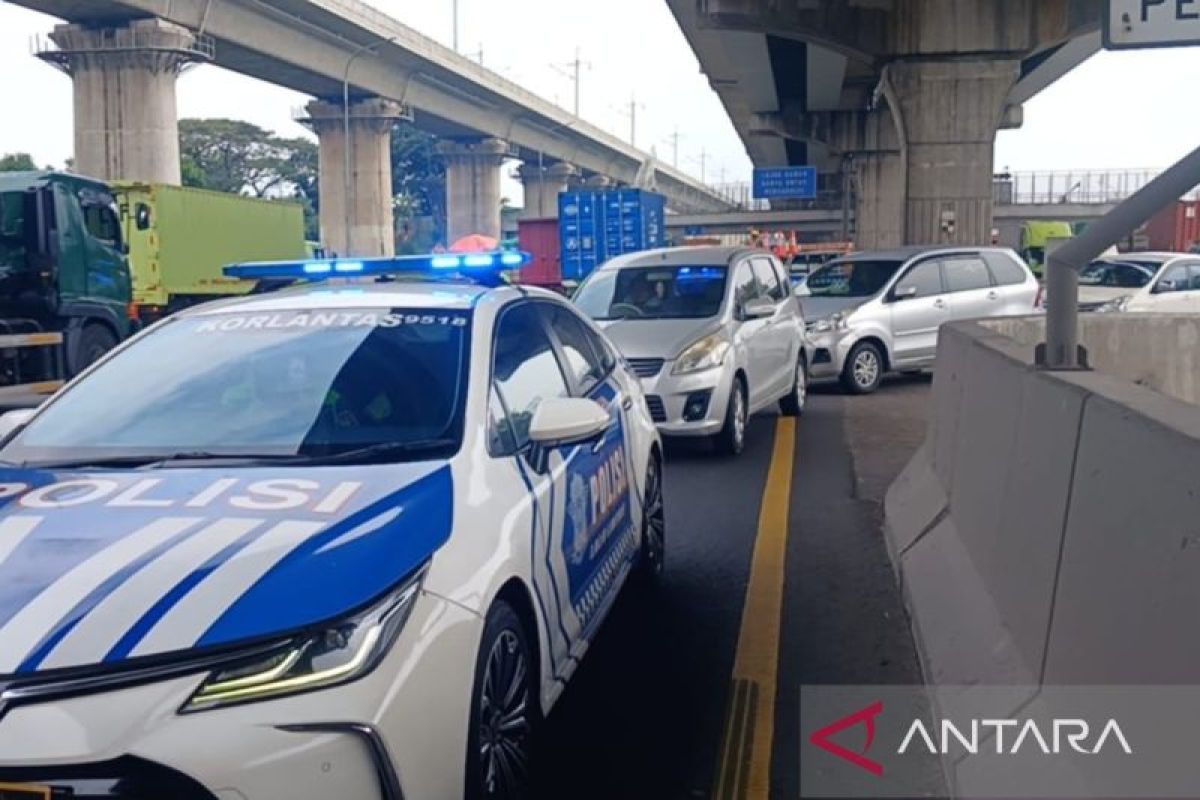 Contraflow Implemented on Jakarta-Cikampek Toll Road for Maintenance Works