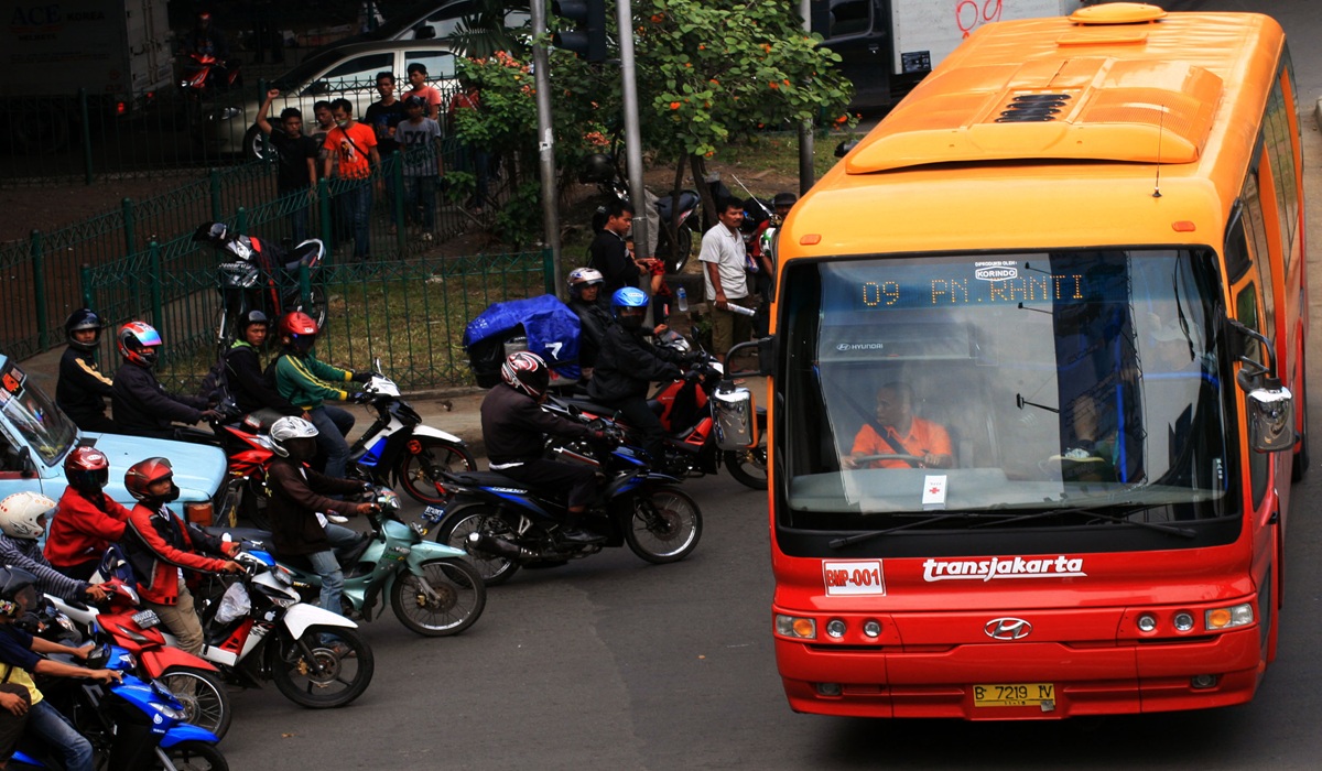 East Jakarta Transportation Agency Cracks Down on Parking Violations on Viral Mayjen Sutoyo Road