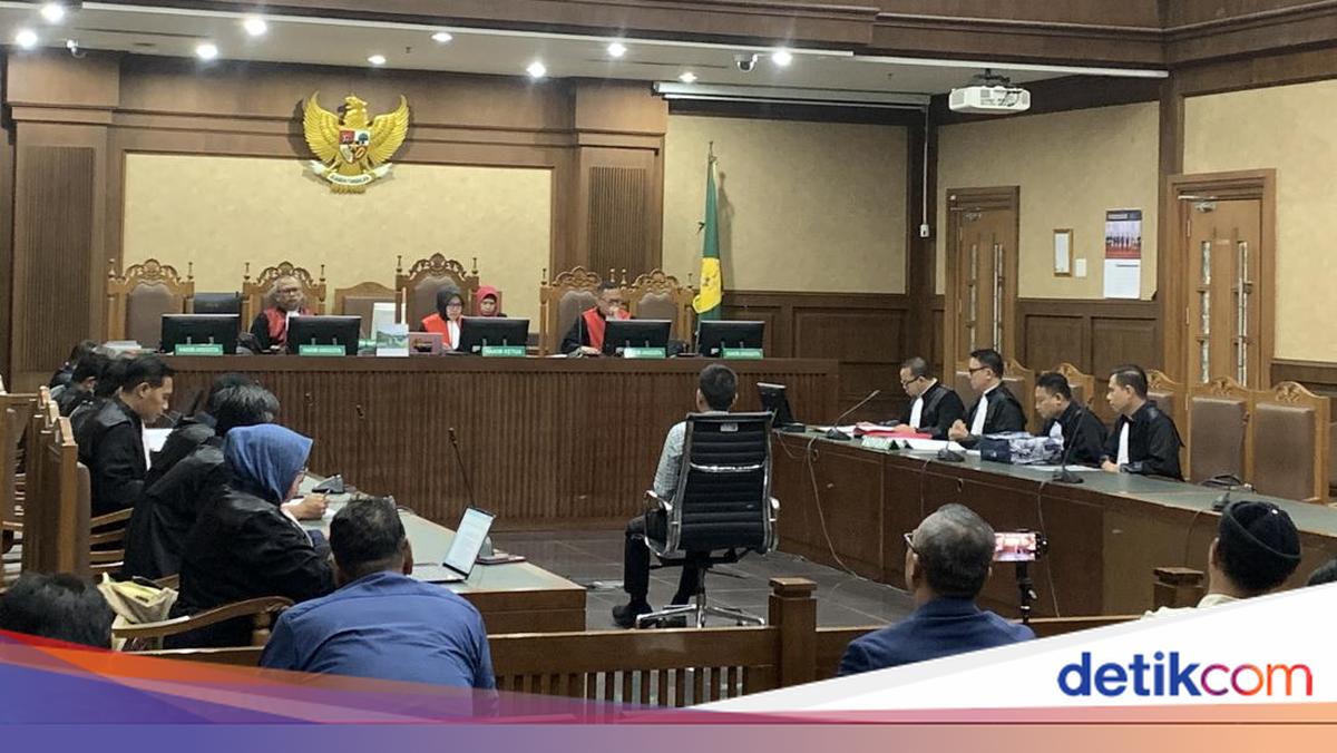 Prosecutors Reveal Brother's Role as Intermediary in Rp 4.8 Billion Bribery Case of Former Ombudsman Chief