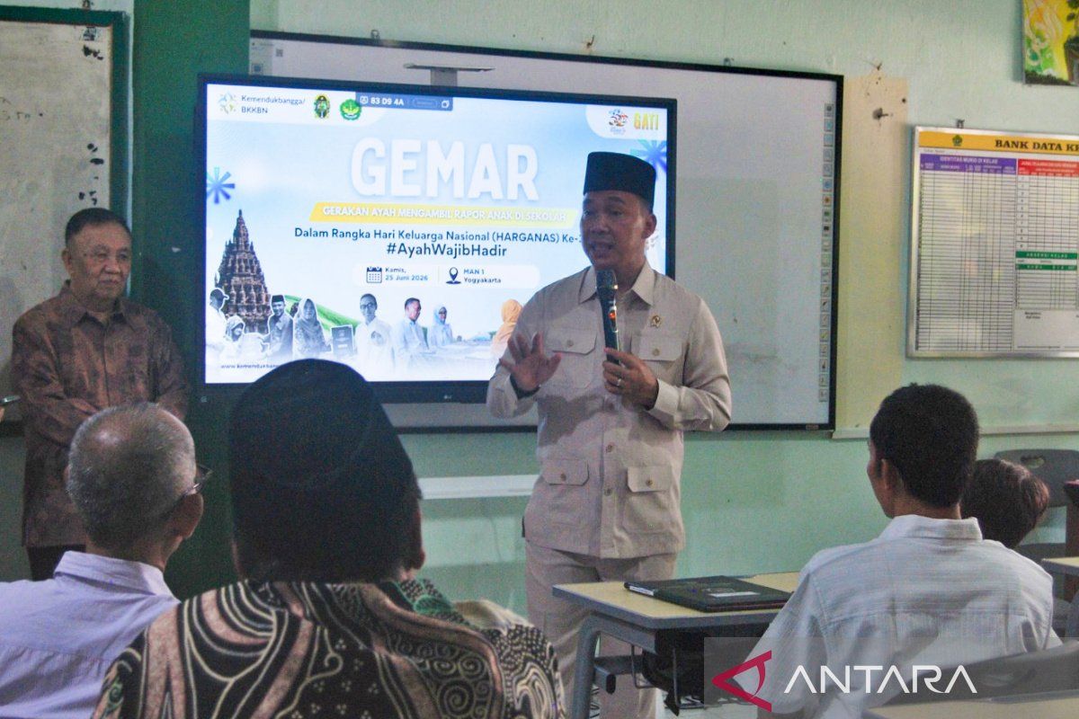 Minister urges fathers to spend time interacting with children