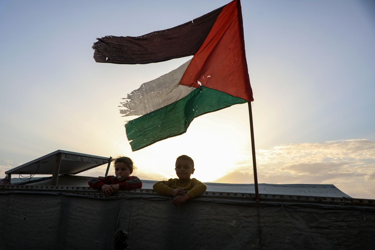 UN says Israeli fire bombs force families to flee in Gaza