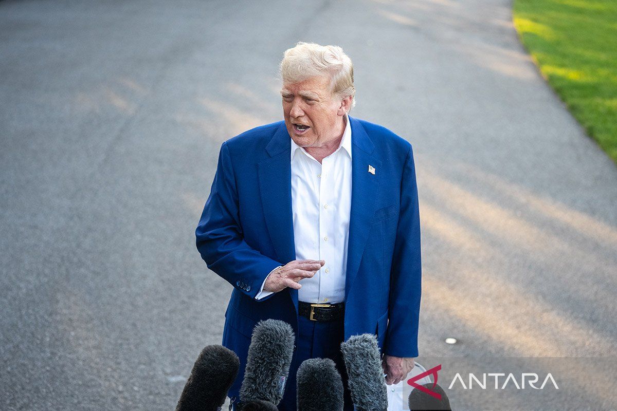 Trump Threatens to Halt Negotiations if Iran Levies Fees in the Strait of Hormuz