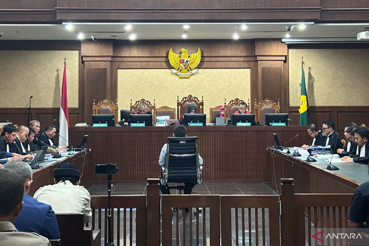 Prosecutors: Former Ombudsman Chief Used Alias 'John Lennon' in Bribe Transactions