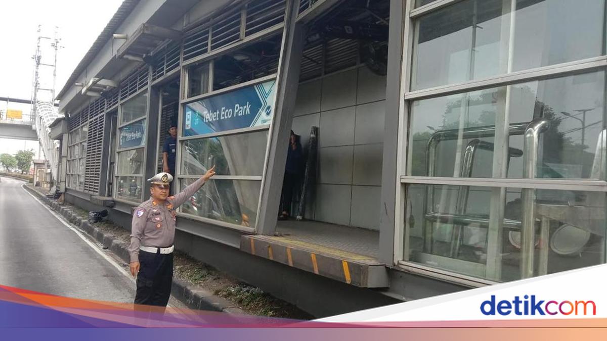 Lorry Driver Flees After Destroying Tebet Eco Park Bus Stop, Police Launch Manhunt