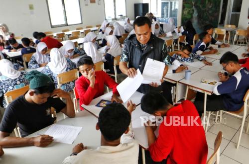 The Hopes of Cimahi's Underprivileged Children Rekindled at 'Sekolah Rakyat'