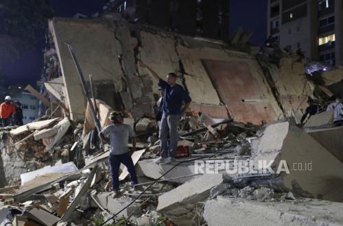 Venezuela Rocked by Largest Earthquake in 125 Years, Buildings Collapse in Caracas