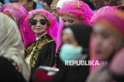 Minister of Hajj and Umrah Welcomes Returning Jambi Pilgrims