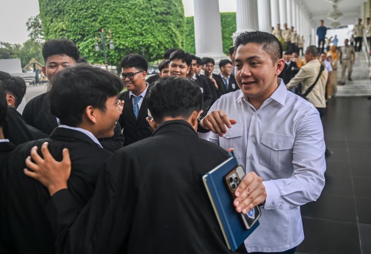 Analyst Says Cabinet Secretary Teddy's Performance Overshadows Senior Politicians' Dominance