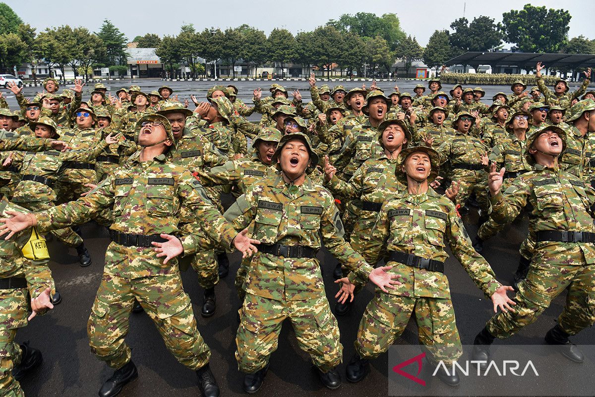 674 Prospective Managers of 'Red and White Village Cooperatives' Undergo Military-Style Basic Training