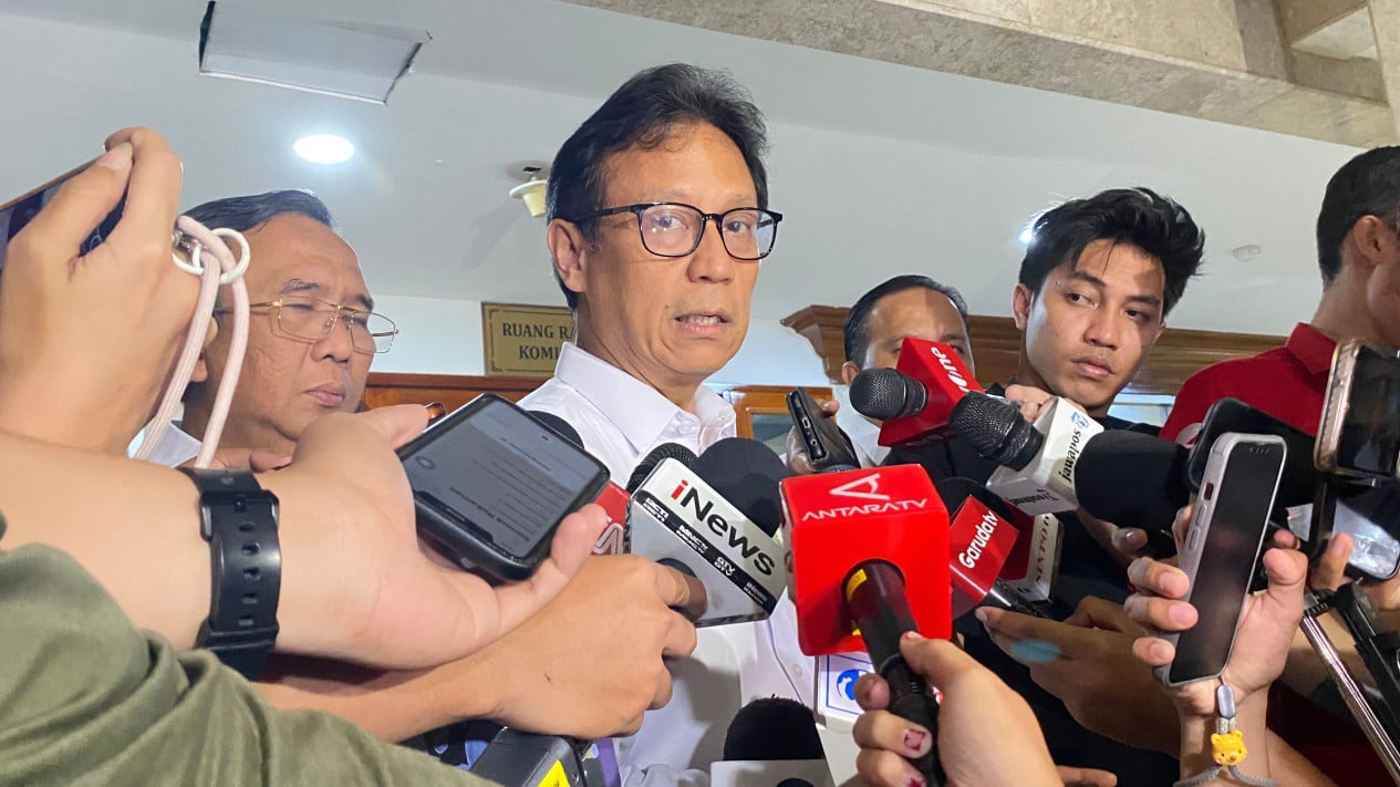 AI Proposed for Disease Analysis, Health Minister Says Doctors Must Still Touch and See Patients