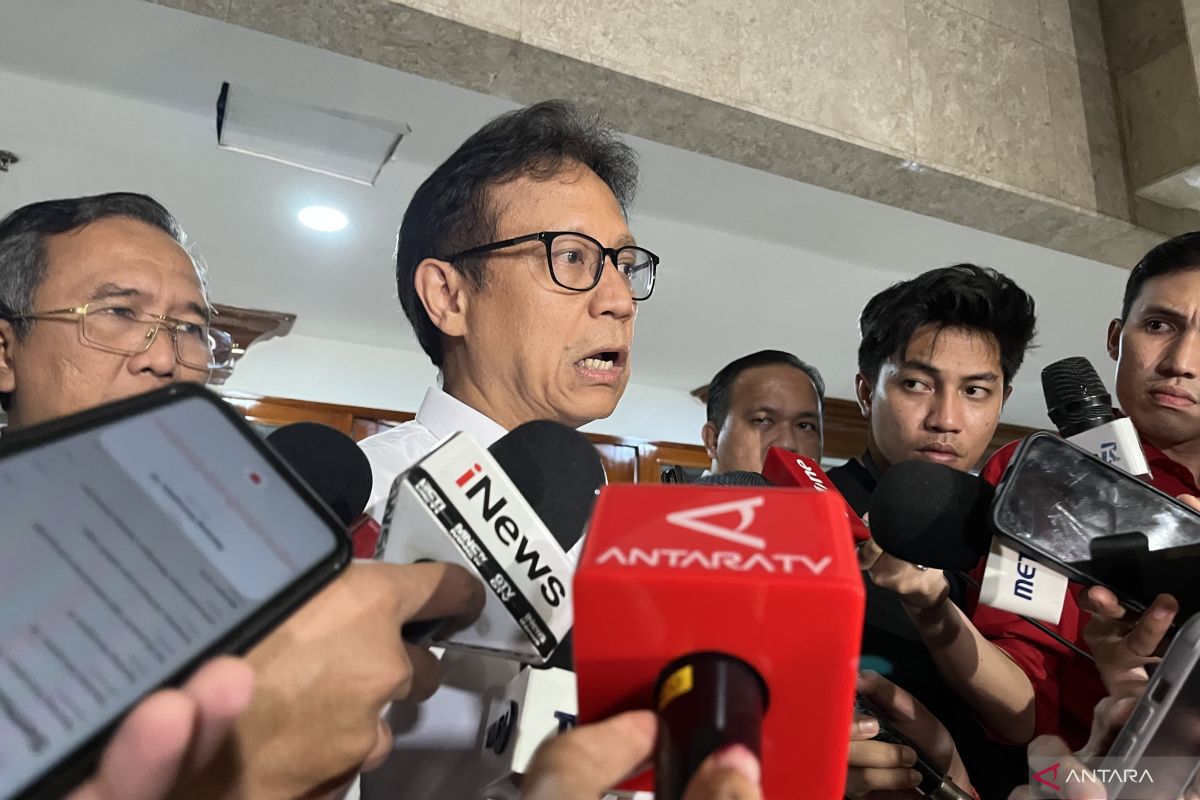 Health Minister: AI Proposals Must Not Distract from Increasing Doctor Numbers