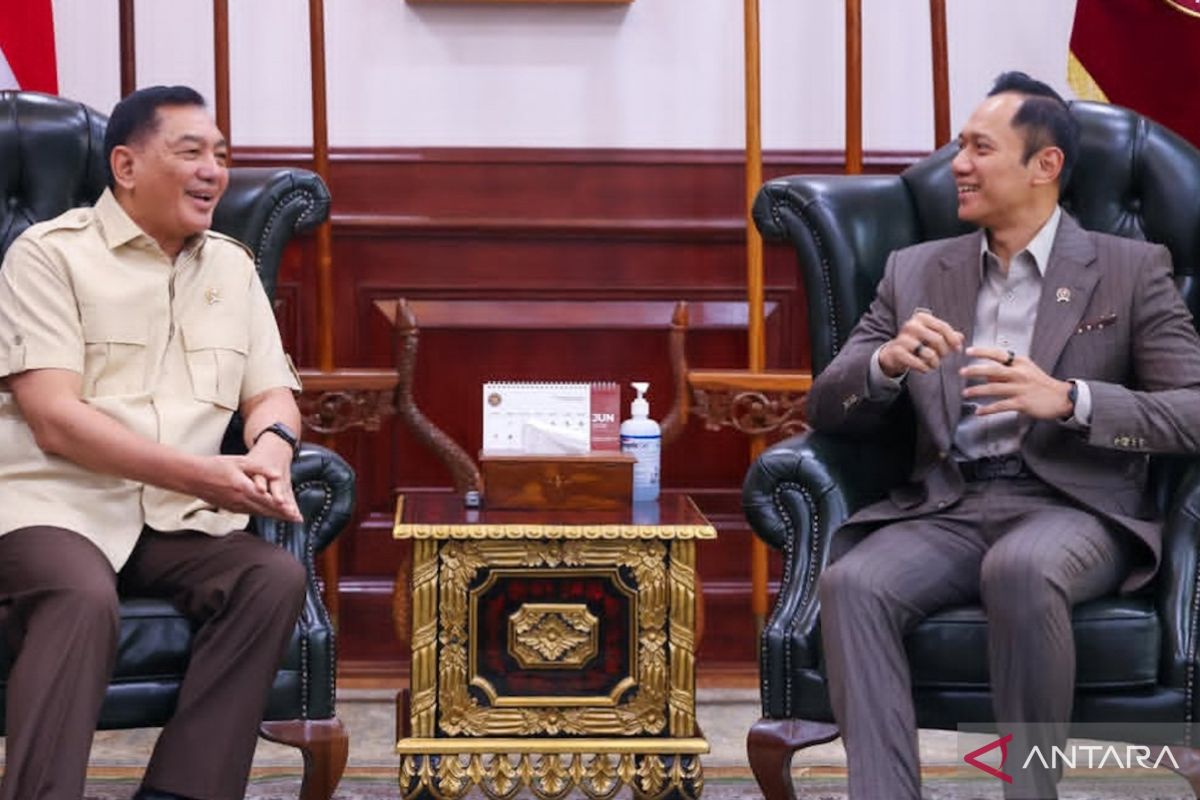 Defence Minister Sjafrie Discusses Airspace Security with Coordinating Minister AHY