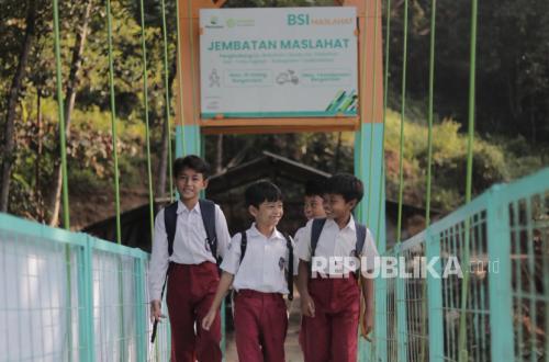 Maslahat Suspension Bridge Eases Access for Thousands of Residents