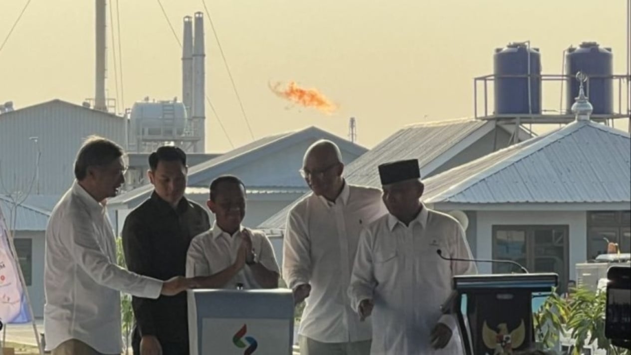 Minister Bahlil Inaugurates Mini LNG Plant in Tuban, Hails It as Tangible Work for Domestic Needs