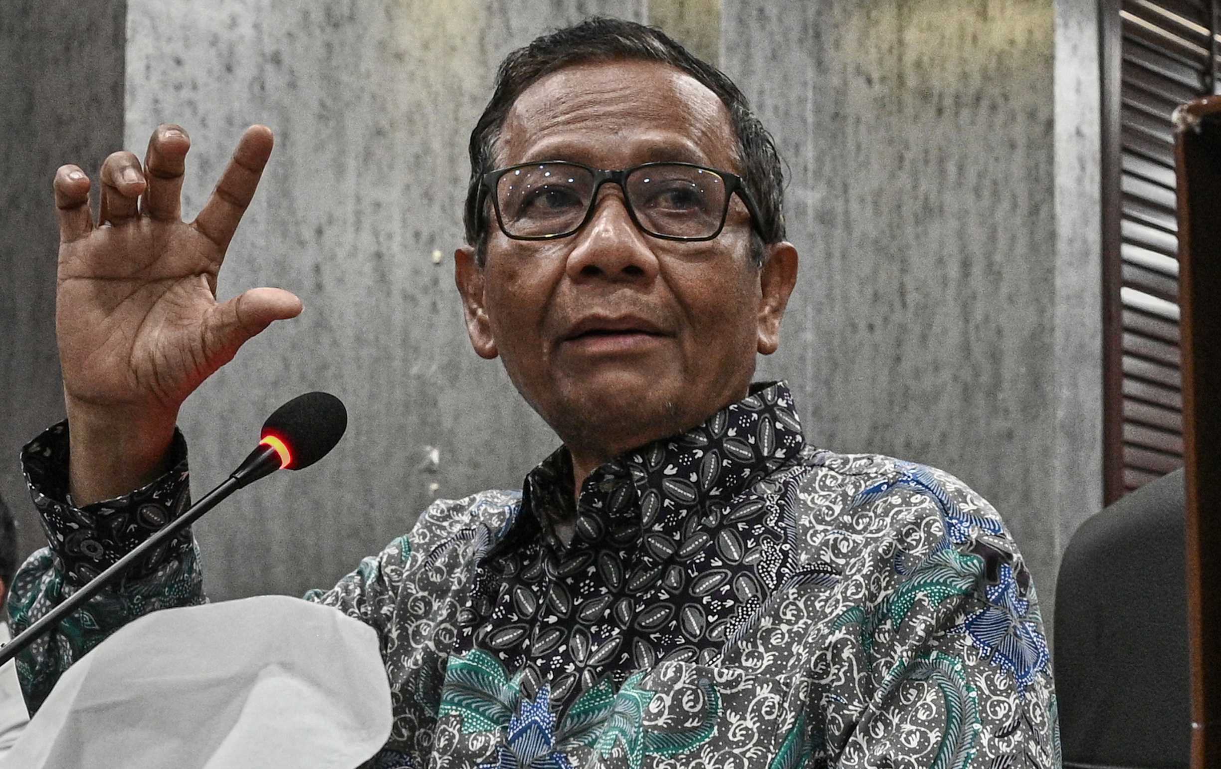 Mahfud MD Urges President to Clarify Allegations of Paid Student Protests