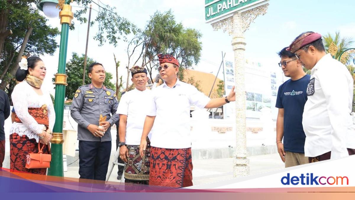 Singaraja's Zero Point Heritage Area Features Street Signs Made from Recycled Plastic Waste