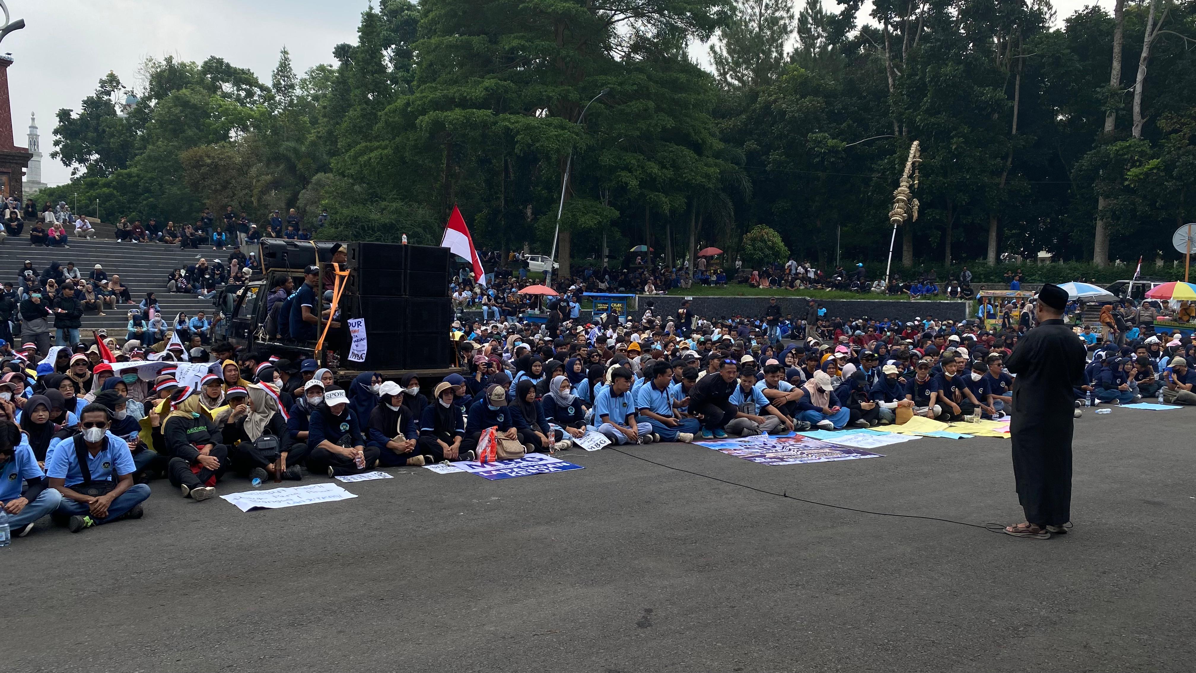 Thousands of SPPG Workers Rally in Tasikmalaya to Support Free Nutritious Meal Programme