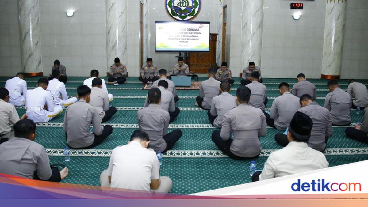 Police Hold Joint Dhikr and Prayer Ahead of 80th Bhayangkara Day