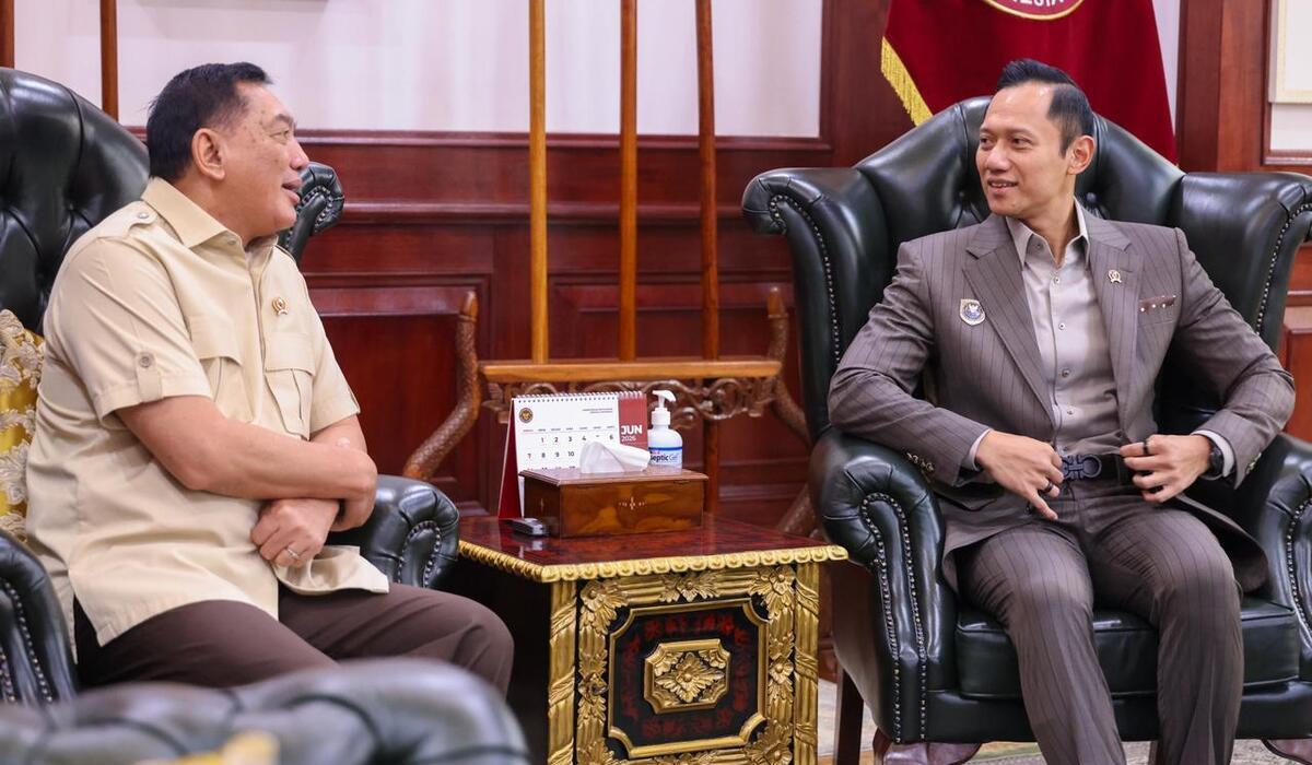 Defence Minister Sjafrie and Coordinating Minister AHY Coordinate National Airspace Security