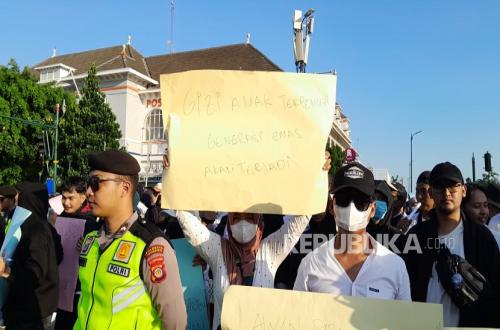 Hundreds of Mothers Rally at Yogyakarta's Zero Kilometre Point in Support of Free Nutritious Meal Programme