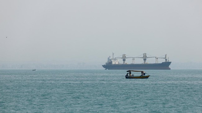 Alert! Iran Attacks Singapore-Flagged Ship with Drone in Strait of Hormuz