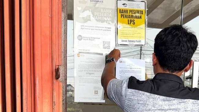 Another Bank Collapses, This Time in Central Java