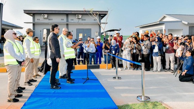Minister Bahlil Inaugurates Tuban Mini LNG Plant to Curb Imports