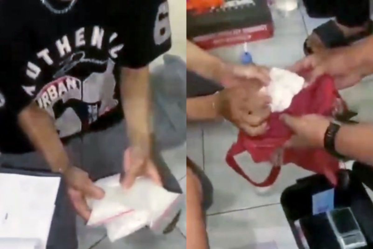 Police arrest four methamphetamine dealers in Mampang