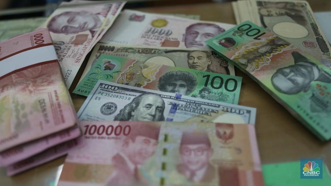 Asian Currencies Tumble: Rupiah and Won Slump, Only Peso and Ringgit Stand Firm