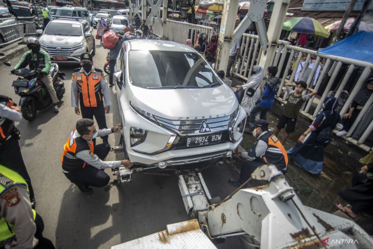 Pramono Affirms Crackdown on Illegal Parking Will Continue, Including Luxury Cars