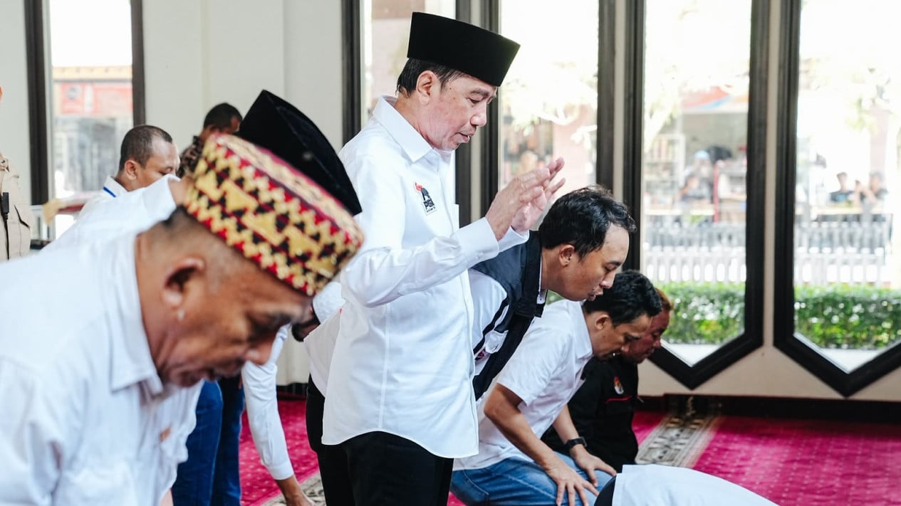 Jokowi Begins Three-Day Blusukan in Lampung with Friday Prayers