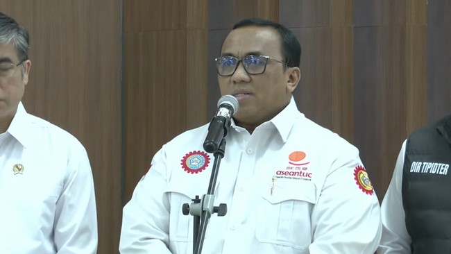 Threat of Mass Layoffs Looms, Labour Boss Urges Government Action