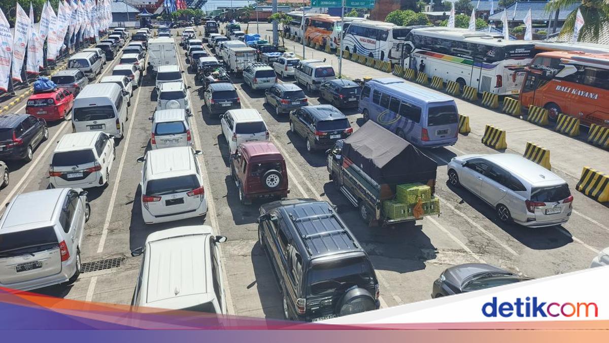 Gilimanuk Port Congested Again, Tailback Reaches 1.5 km