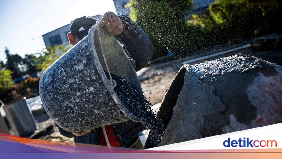 Buleleng Turns Plastic Waste into Asphalt, Claims Roads Can Last 10 Years
