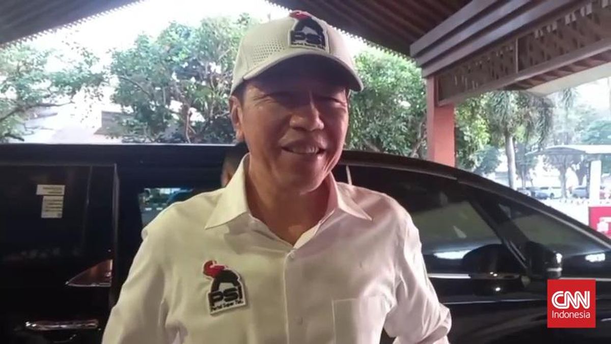 Jokowi's PSI Jacket and Cap During Blusukan Were Gifts from Kaesang