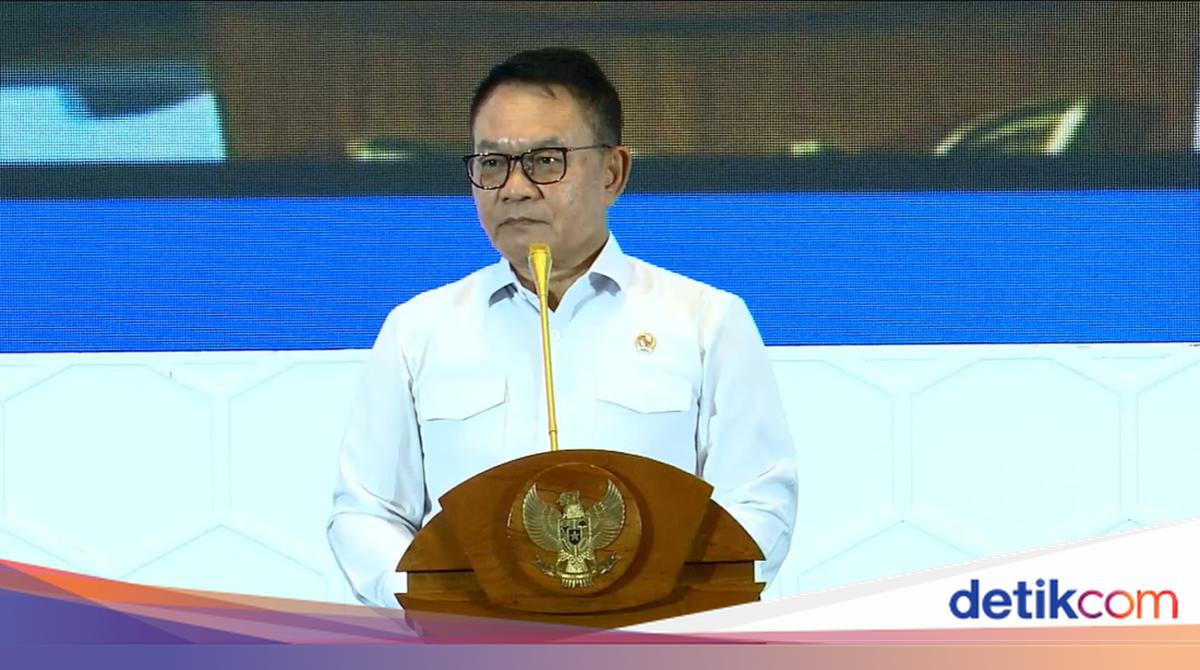 Presidential Chief of Staff Confirms Prabowo's Claim of Paid Protests